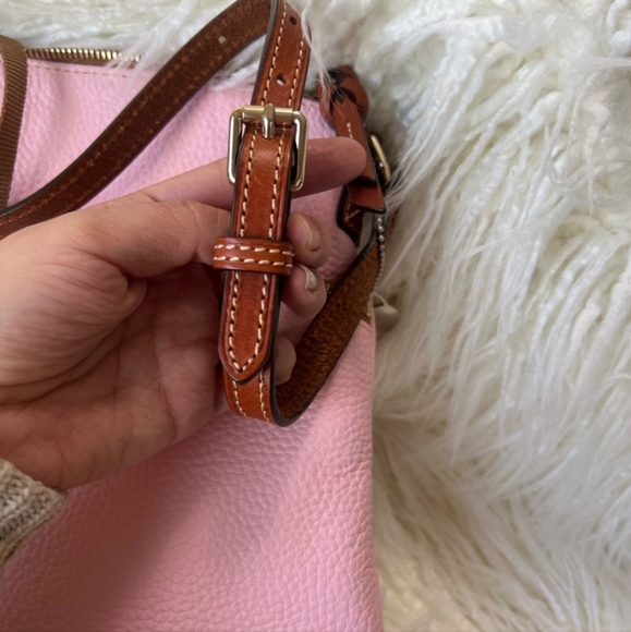 EUC Barbie pink💕Pebble Grain Dooney & Bourke shoulder bag - Picture 5 of 14